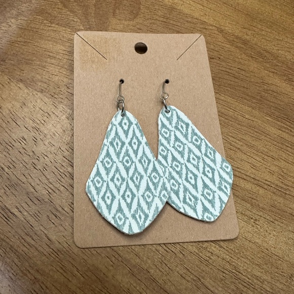 Jewelry - 5/$10 Elegant Blue‎ Patterned Earrings